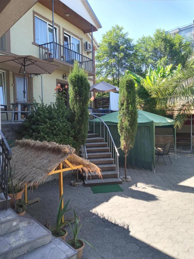 Guest House Nino Makhinjauri Exterior photo