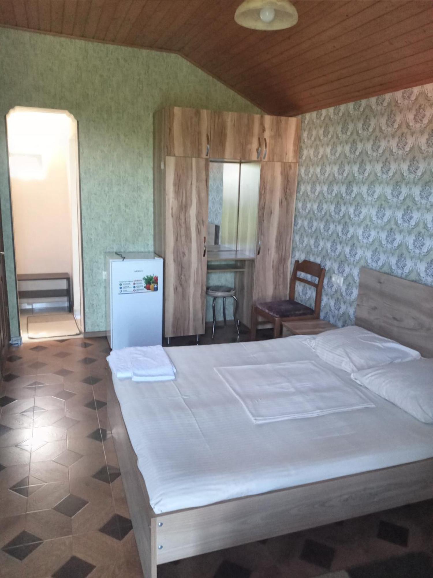 Guest House Nino Makhinjauri Exterior photo