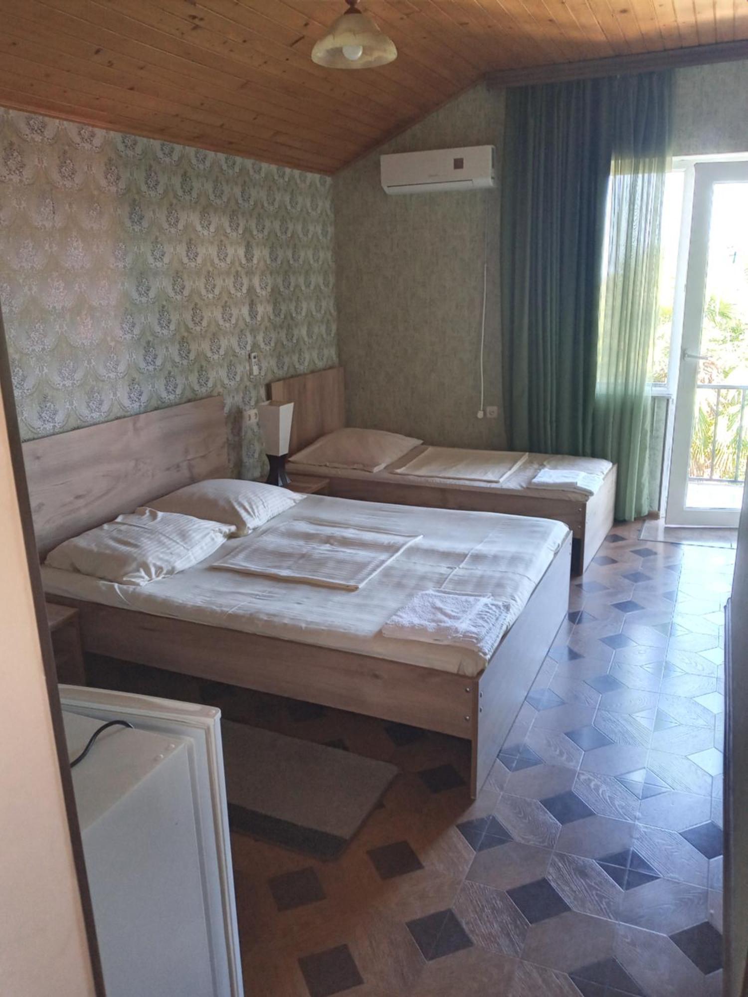 Guest House Nino Makhinjauri Exterior photo